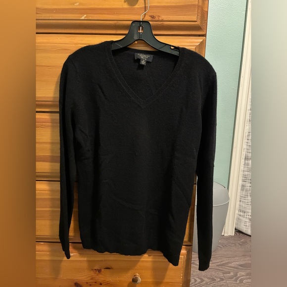 Charter Club Luxury Cashmere V-neck sweater - Picture 1 of 2